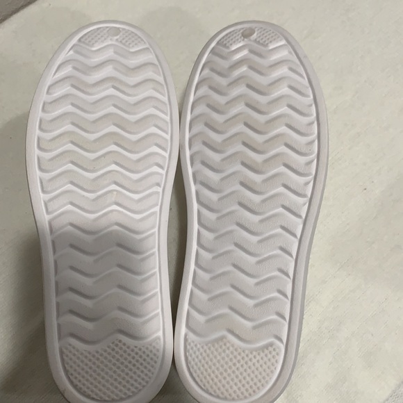 Hole shoes Women’s - Picture 5 of 6